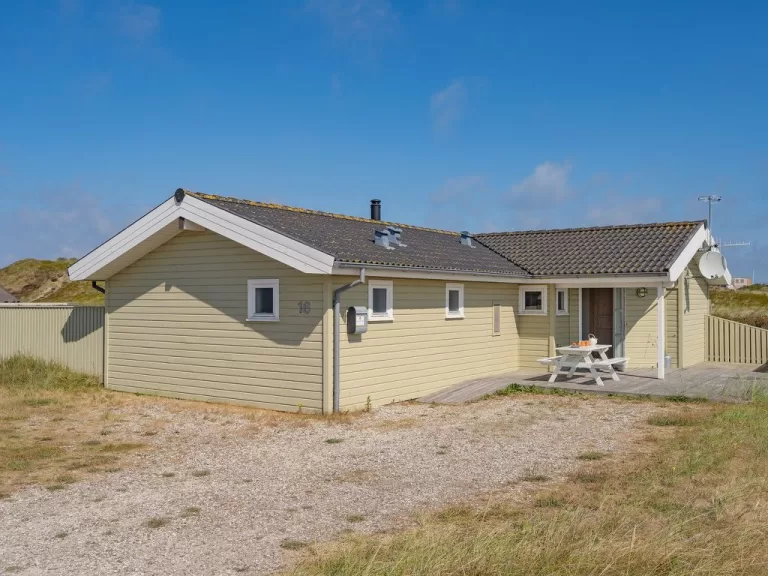 "Floora" - 300m from the sea in NW Jutland