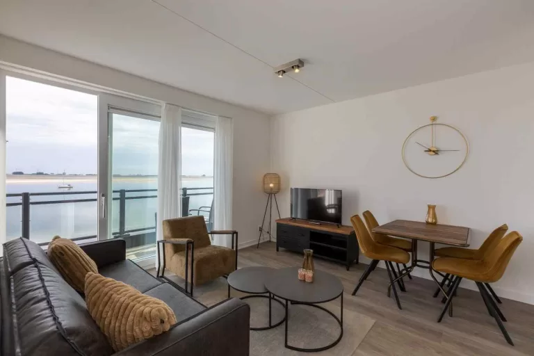 Luxe 4 persoons appartement met een weids uitzicht over het water in Sint-Annaland