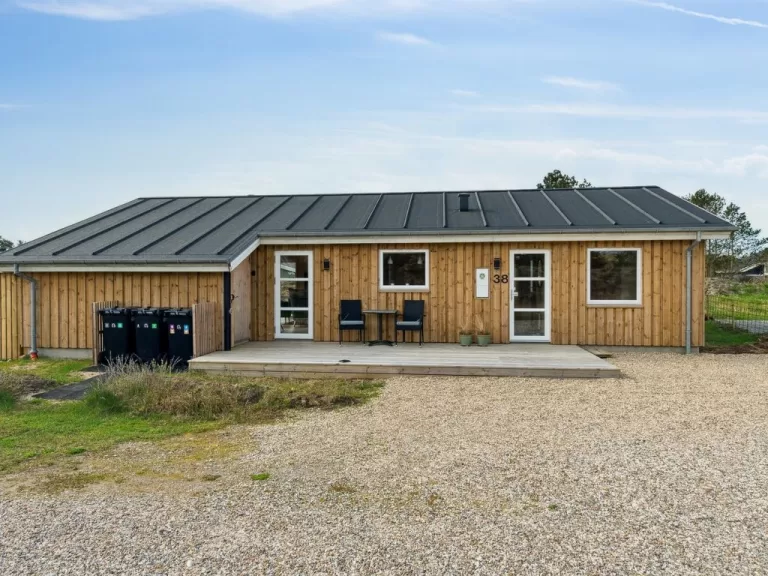 "Gyrial" - all inclusive - 950m from the sea in NW Jutland