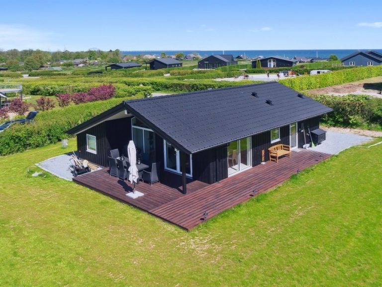 "Francis" - 380m from the sea | Boeken bij Flickmyhouse