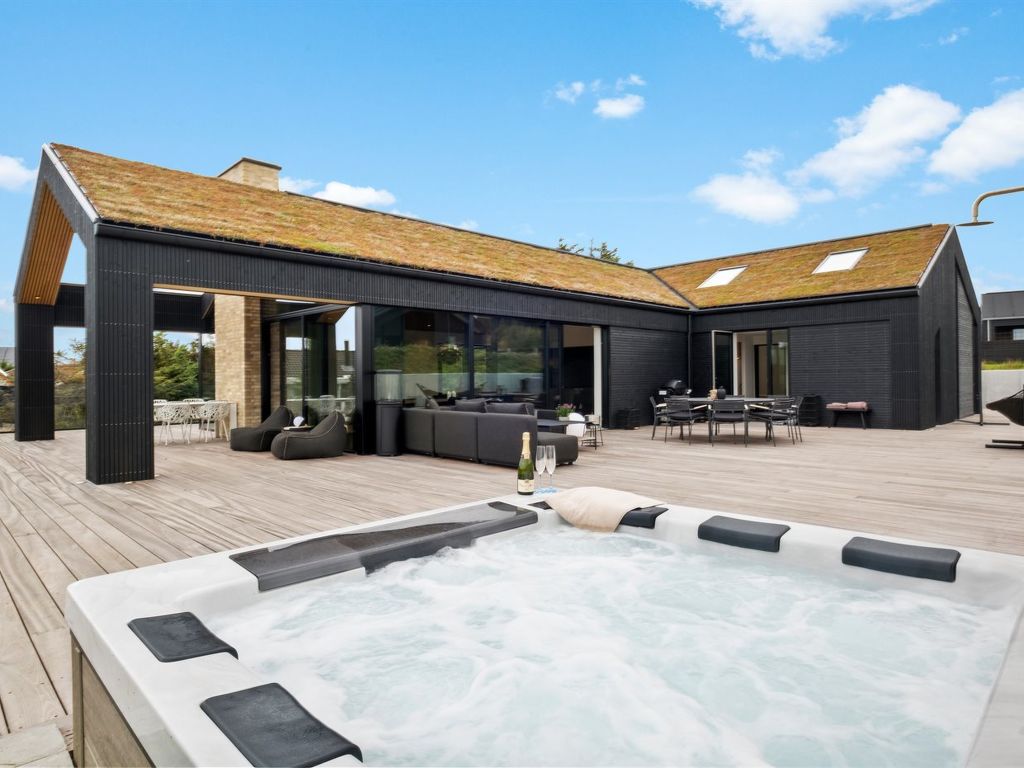 "Ilja" - 800m from the sea | Boeken bij Flickmyhouse