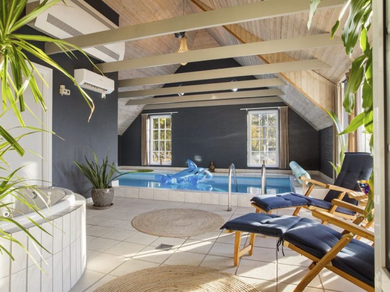 "Krok" - 1.2km from the sea | Boeken bij Flickmyhouse