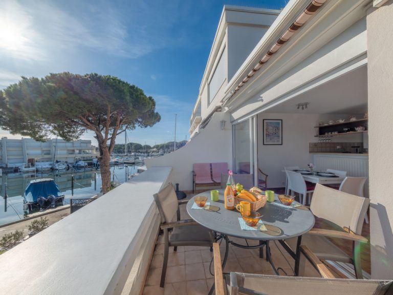 Les Régates | Boeken bij Flickmyhouse