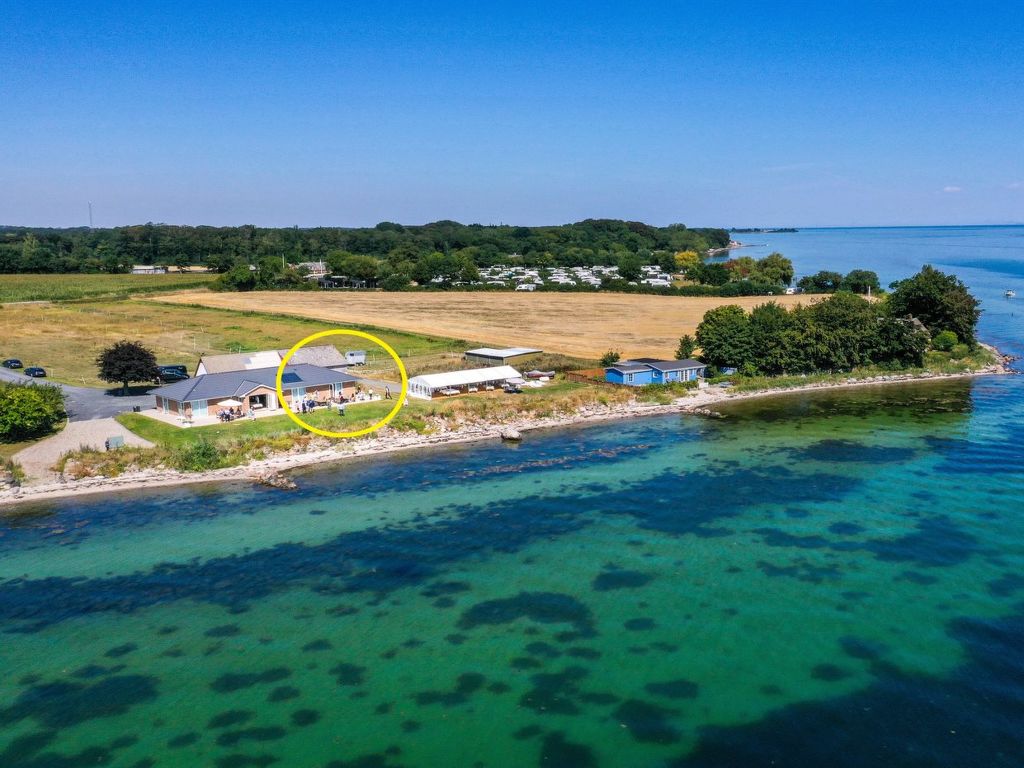 "Volmar" - 10m from the sea | Boeken bij Flickmyhouse