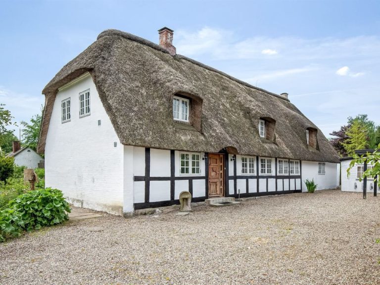 "Ienngelild" - 1km to the inlet | Boeken bij Flickmyhouse