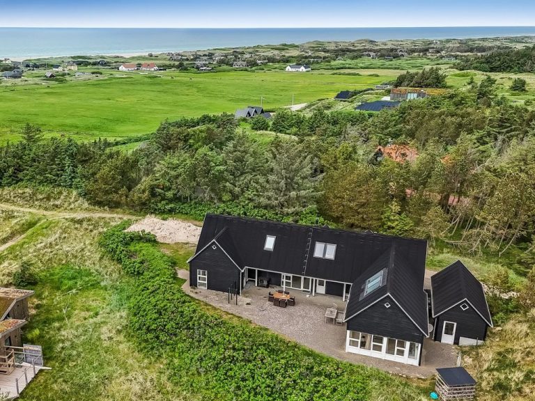 "Ajvi" - 900m from the sea | Boeken bij Flickmyhouse