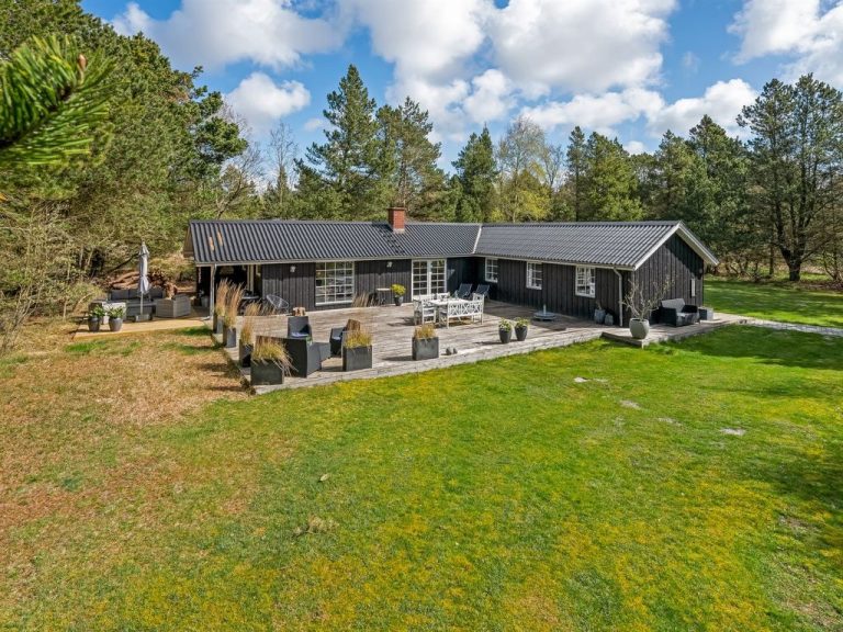 "Ufred" - 1.3km to the inlet | Boeken bij Flickmyhouse