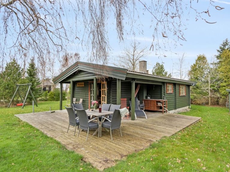 "Ama" - 200m to the inlet | Boeken bij Flickmyhouse