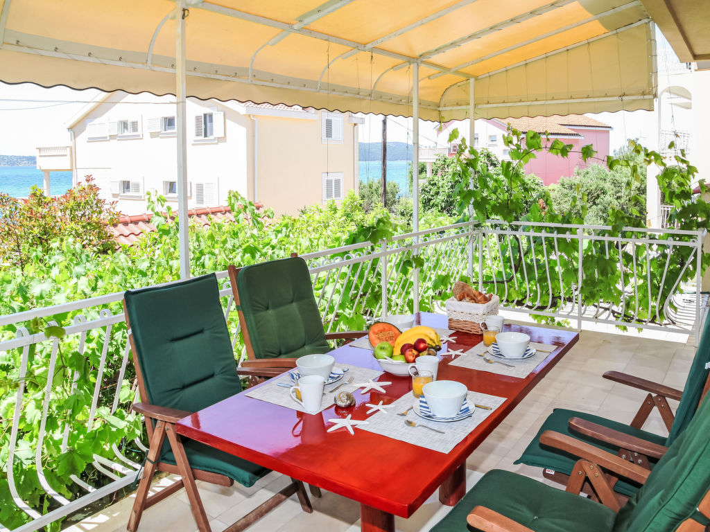 Nikica | Boeken bij Flickmyhouse