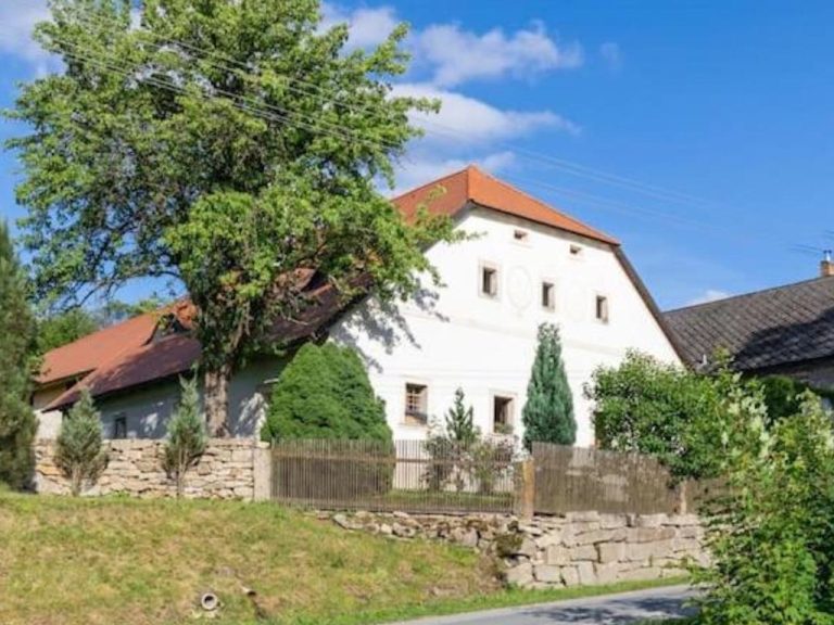 18 Century Bohemian Farmhouse | Boeken bij Flickmyhouse