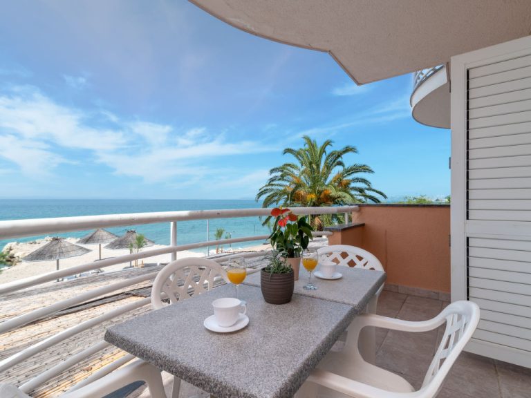 Studio 13 | Boeken bij Flickmyhouse