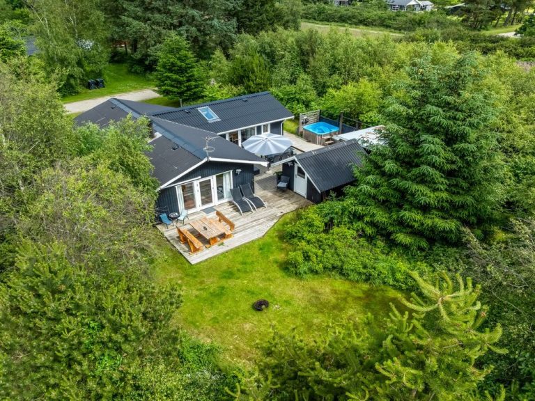 "Hermand" - 3.5km from the sea | Boeken bij Flickmyhouse