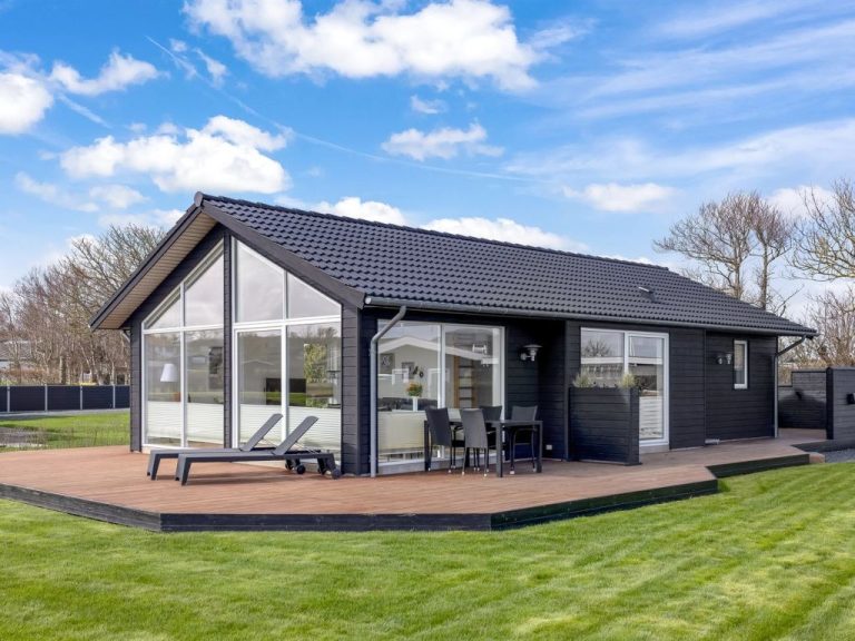 "Hedvig" - 70m from the sea | Boeken bij Flickmyhouse