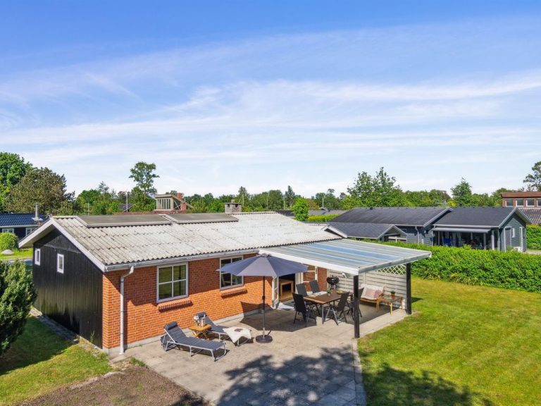 "Aria" - 350m from the sea | Boeken bij Flickmyhouse