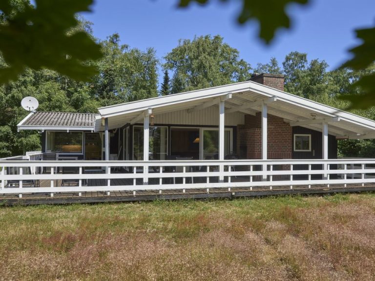 "Gjertrud" - 1km from the sea | Boeken bij Flickmyhouse