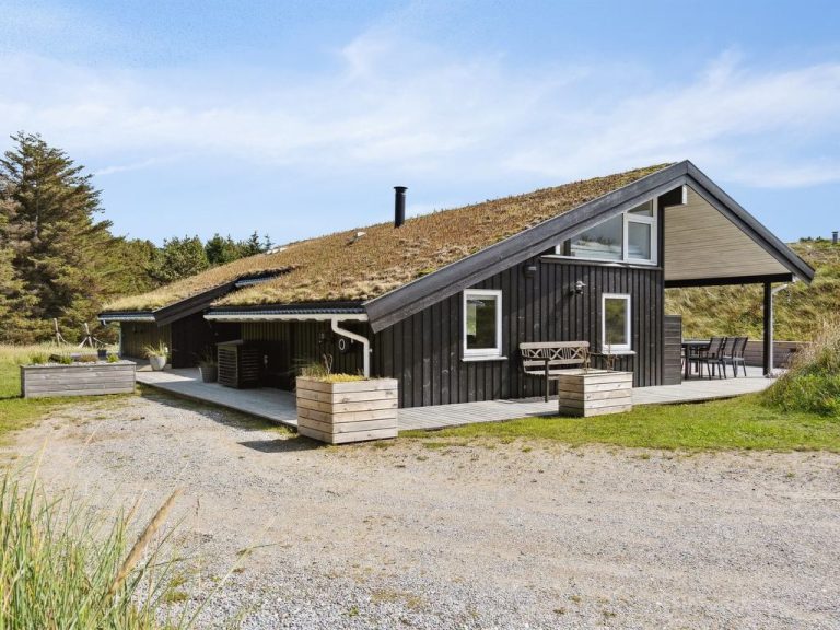 "Nilson" - 1.4km from the sea | Boeken bij Flickmyhouse