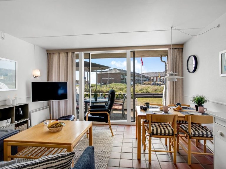 "Jano" - 100m from the sea | Boeken bij Flickmyhouse