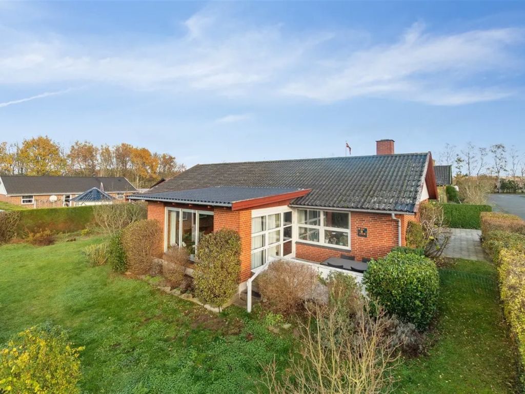 "Yrjö" - 1km from the sea | Boeken bij Flickmyhouse