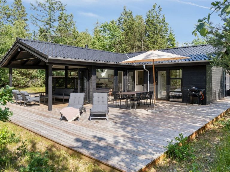 "Ela" - 800m from the sea | Boeken bij Flickmyhouse