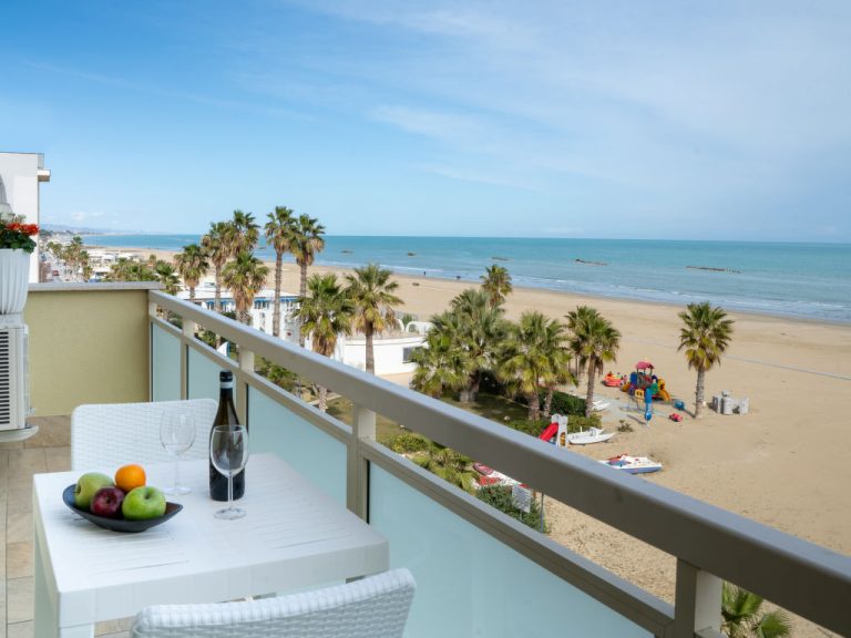 Mar di Roseto | Boeken bij Flickmyhouse