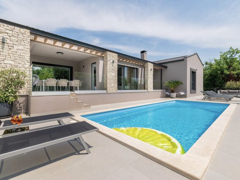 Villa Anthea Paola | Boeken bij Flickmyhouse