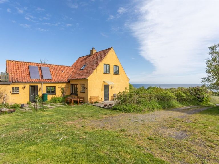 "Amlethus" - 375m from the sea | Boeken bij Flickmyhouse