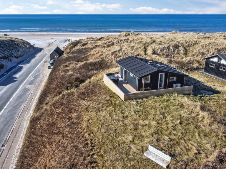 "Fatlinda" - 50m from the sea | Boeken bij Flickmyhouse