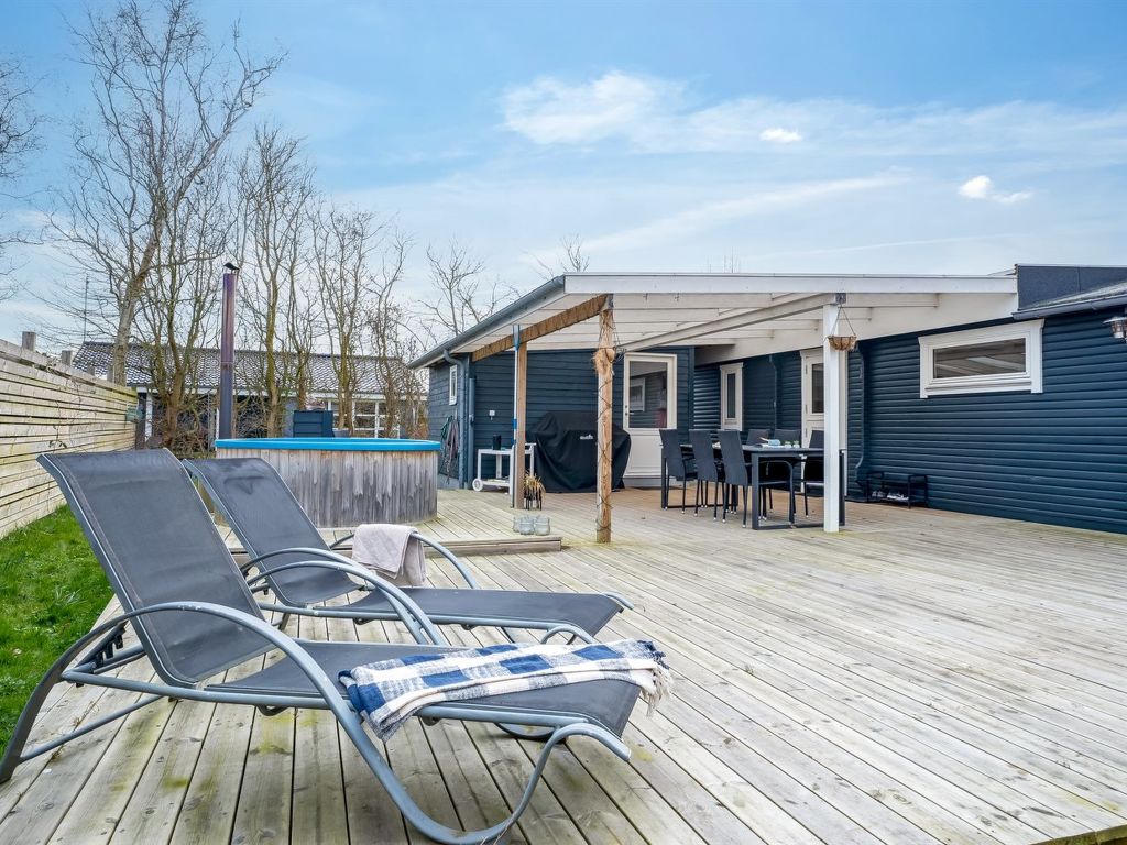 "Holte" - 750m from the sea | Boeken bij Flickmyhouse