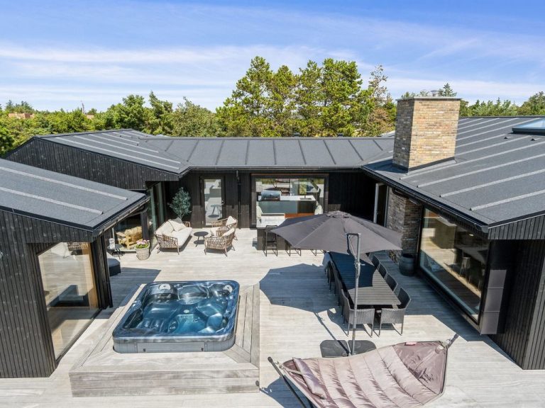 "Toyah" - 400m from the sea | Boeken bij Flickmyhouse