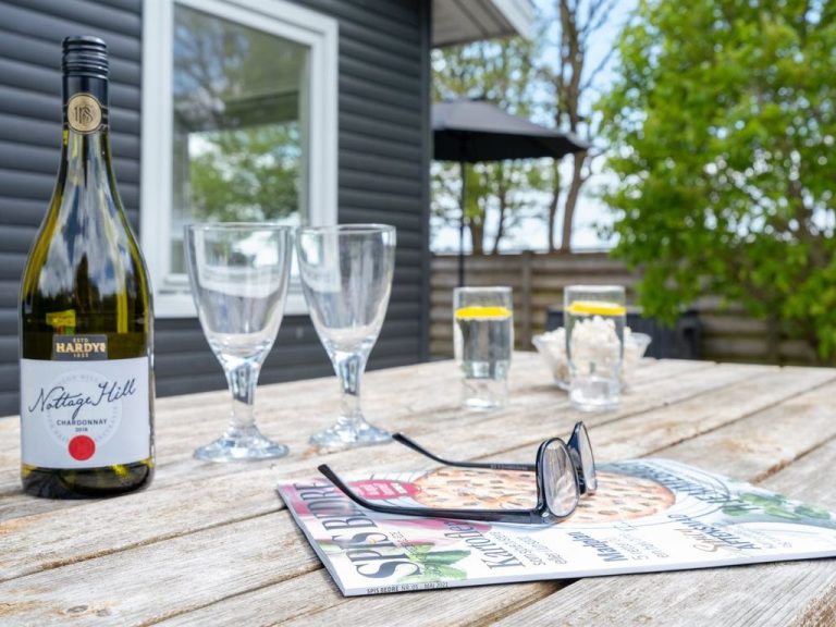 "Francis" - 300m from the sea | Boeken bij Flickmyhouse