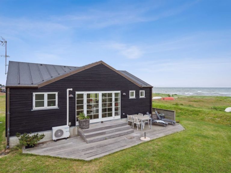 "Dory" - 30m from the sea | Boeken bij Flickmyhouse