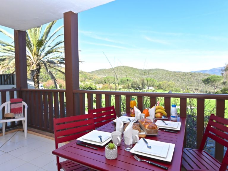 Le village C3 215 | Boeken bij Flickmyhouse