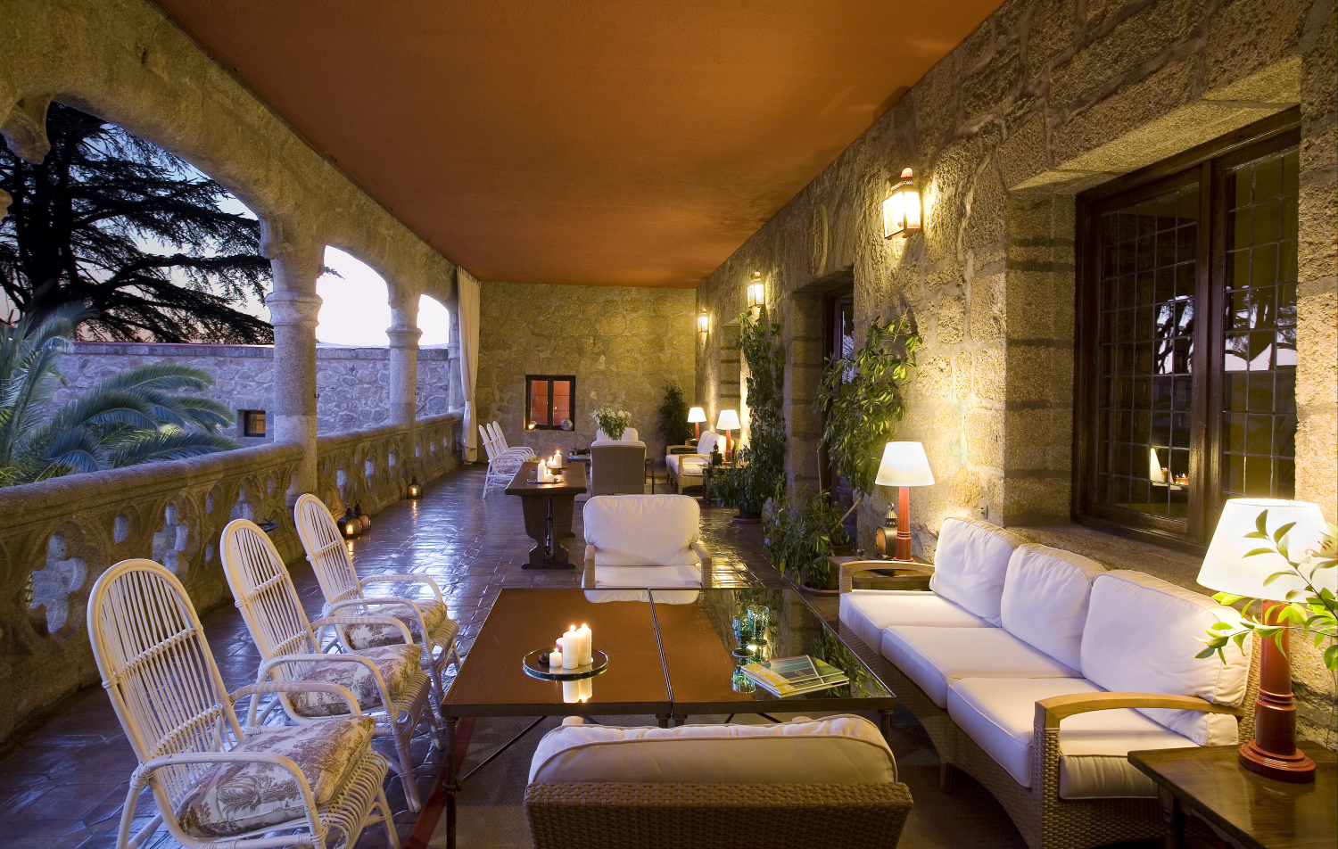 LiggingDit hotel is gelegen in het centrum van de regio Cacerena de la Vera in het hart van het plaatsje Jarandilla en omgeven door landelijk gebied. Diverse bezienswaardigheden dichtbij het hotel omvatten onder meer Garganta la Olla