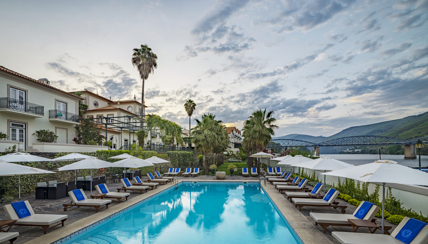 LiggingDit aan de grote rivier Douro gelegen comforthotel bevindt zich midden in een wijnbouwgebied