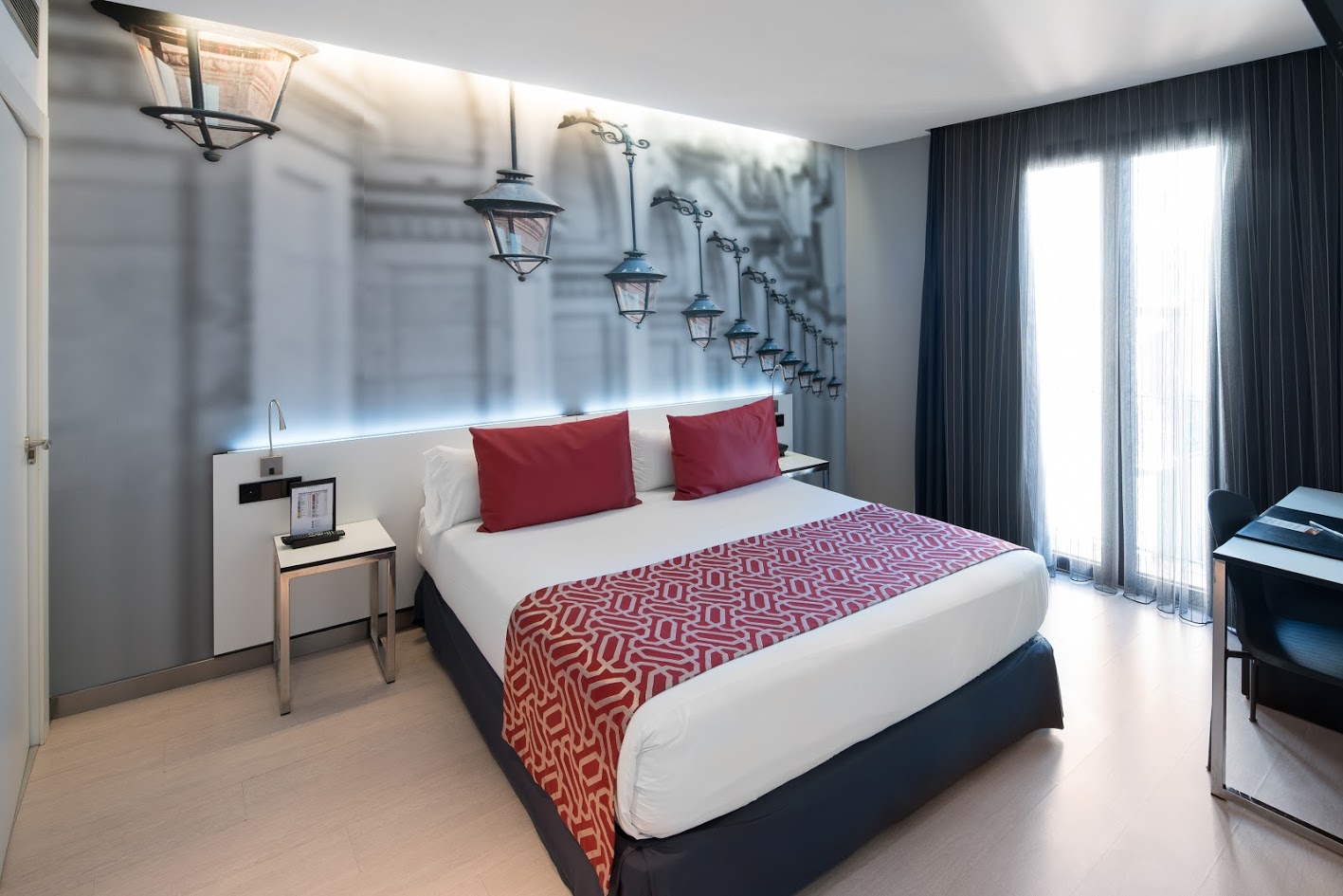 LiggingDit hotel is gelegen in het hart van de gotische wijk van Barcelona. Het ligt aan de Calle Avinyó