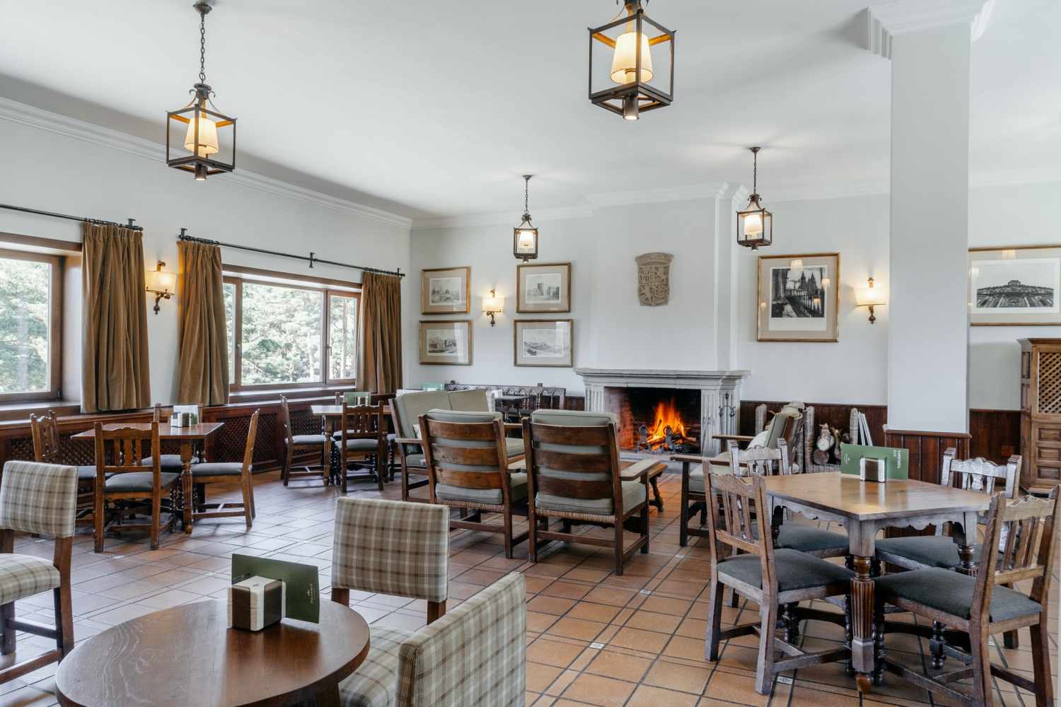 LiggingDit hotel bevindt zich in de bergketen Gredos en is gelegen tussen kristalhelder water