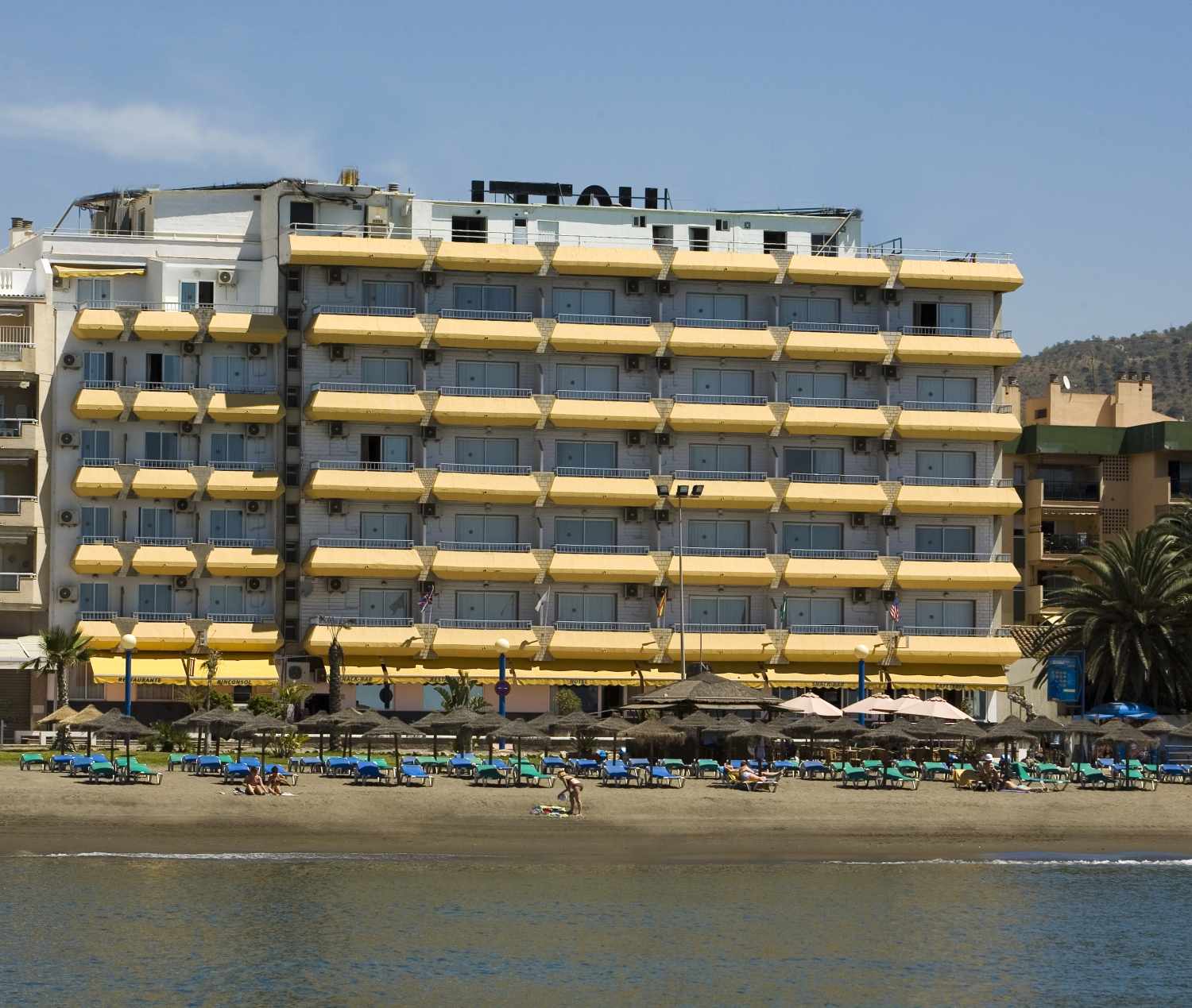 LiggingHotel Rincón Sol ligt in het levendige centrum van Rincón de la Victoria