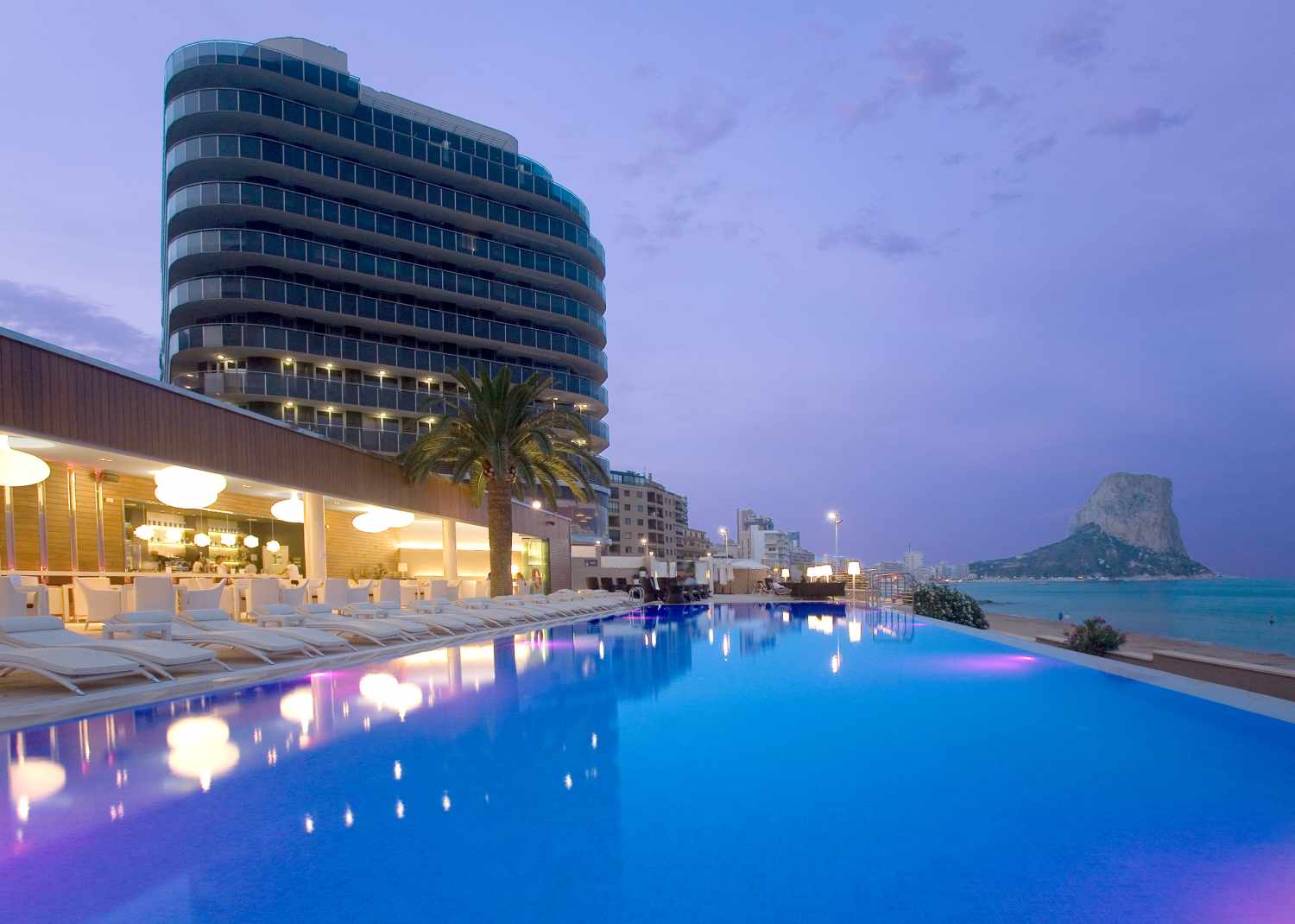 Adults Only Ligging Solymar Gran Hotel ligt direct aan de kust van Calpe in de provincie Alicante