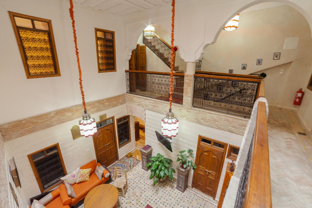 LiggingRiad Ikalimo 1 bevindt zich in de wijk Riad Laarouss