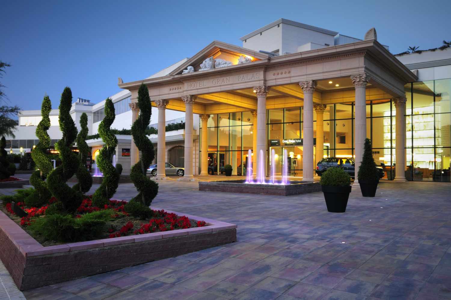 LiggingHotel Gran Palas Experience Spa & Beach Resort ligt direct aan het brede zandstrand van La Pineda