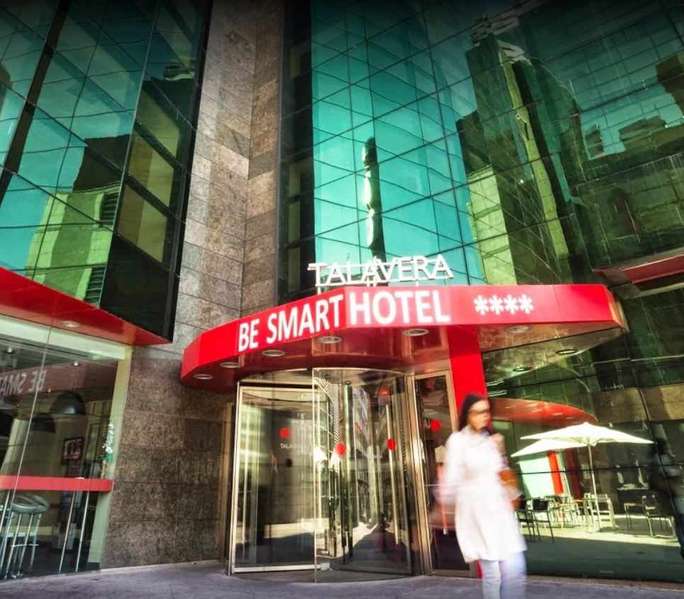 LiggingHet hotel ligt in het centrum van Talavera de la Reina