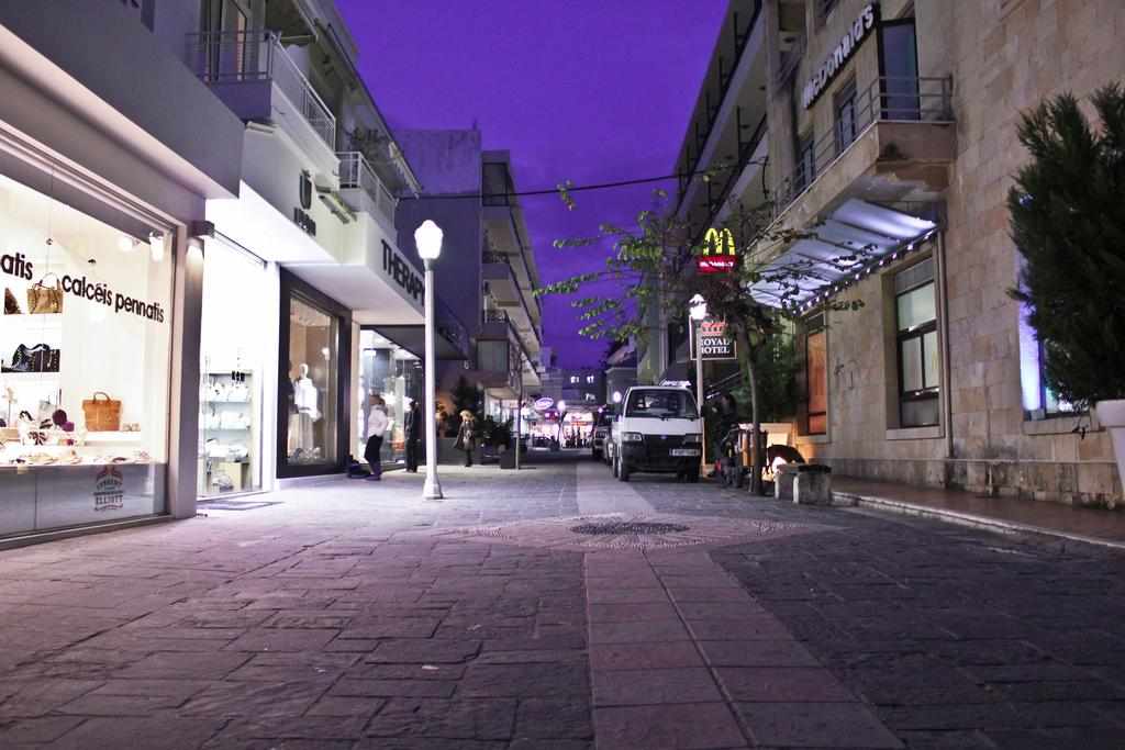 LiggingHet appartementenhotel bevindt zich in een rustige straat in Rhodos-Stad. HotelfaciliteitenDit aparthotel beschikt over een lift en een receptie. Tot de faciliteiten van het hotel behoren een bagagedepot en een kluis. In het verblijf is Wi-Fi verkrijgbaar. De tourdesk biedt ondersteuning bij het boeken van excursies. Er zijn ook winkels. Tot de overige voorzieningen van het aparthotel behoort een tv-ruimte. Wie met de auto komt