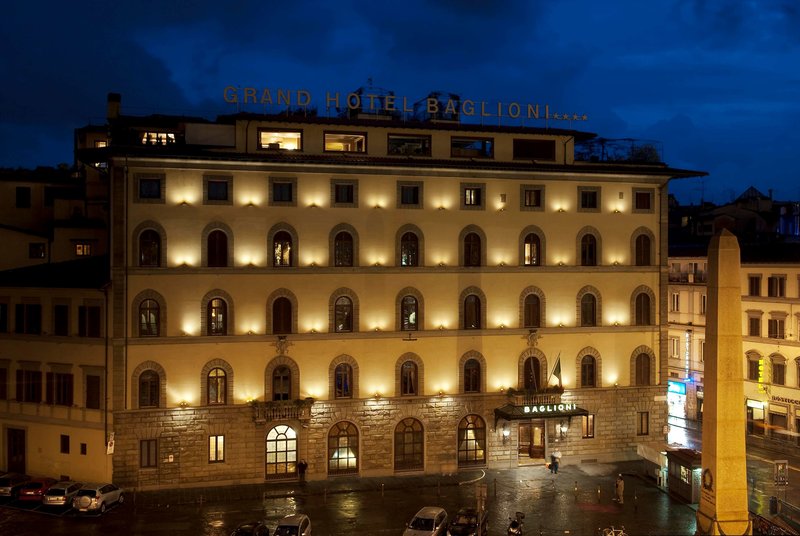 LiggingHet cityhotel bevindt zich in het hart van Florence en slechts enkele minuten lopen van het station Santa Maria Novella (ca. 300 m). In de nabije omgeving vindt u een conferentie centrum en tal van interessante musea.HotelfaciliteitenHet stadshotel werd in 1902 gebouwd. De 195 kamers