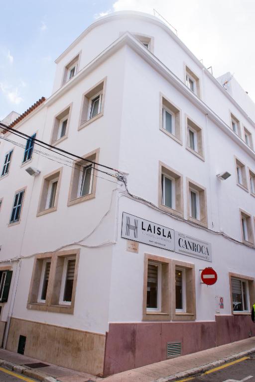 LiggingDit hostel ligt op 5 minuten lopen van het historische centrum van Mahon en op 700 meter van de haven