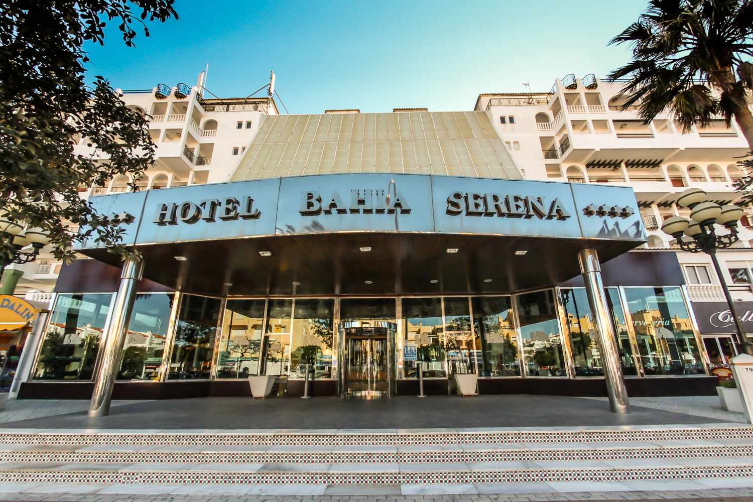 LiggingDit appartementencomplex ligt midden in het toeristische centrum