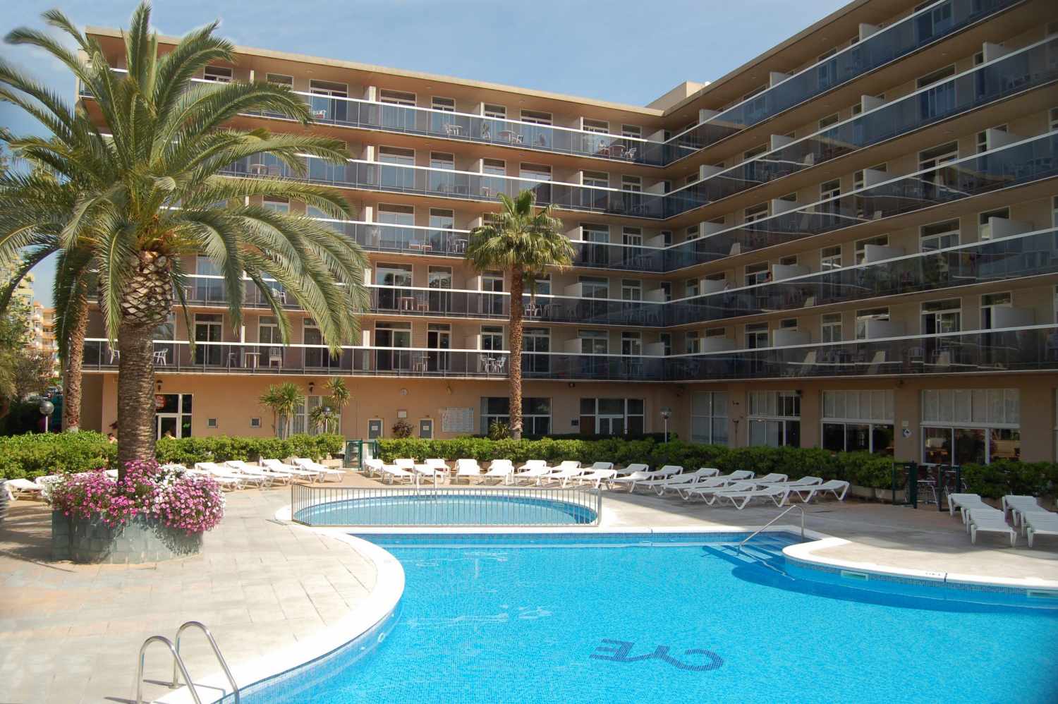 LiggingAparthotel CYE Holiday Centre ligt in het centrum van Salou