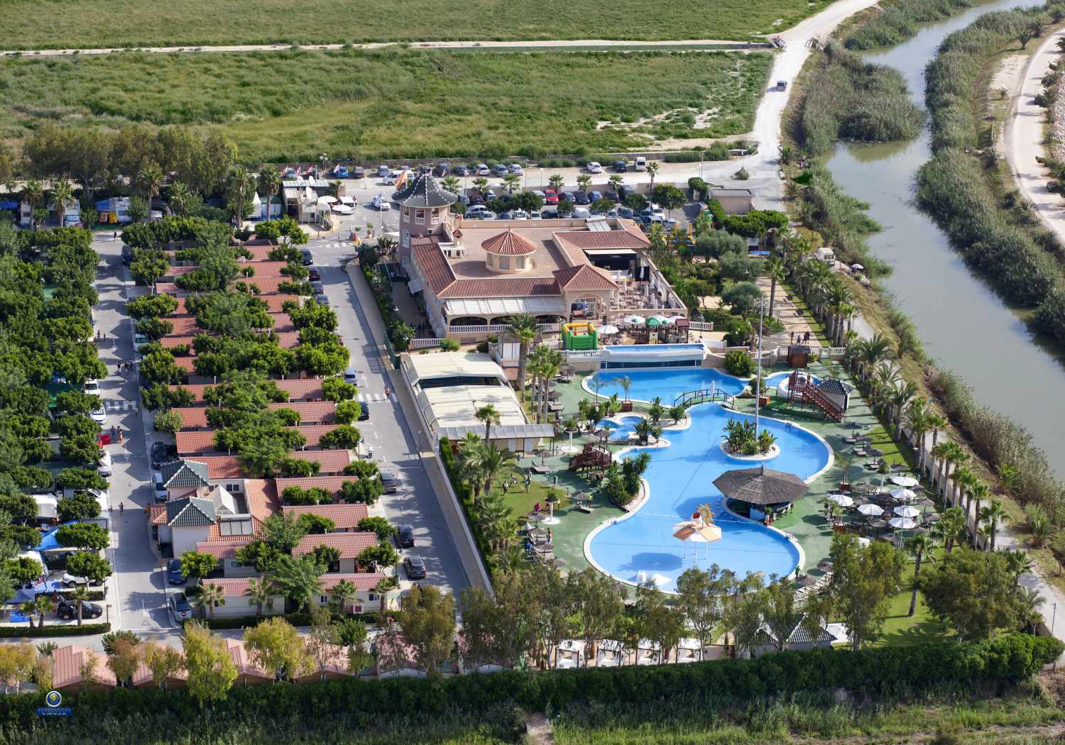 LiggingHet hotel ligt in Guardamar del Segura