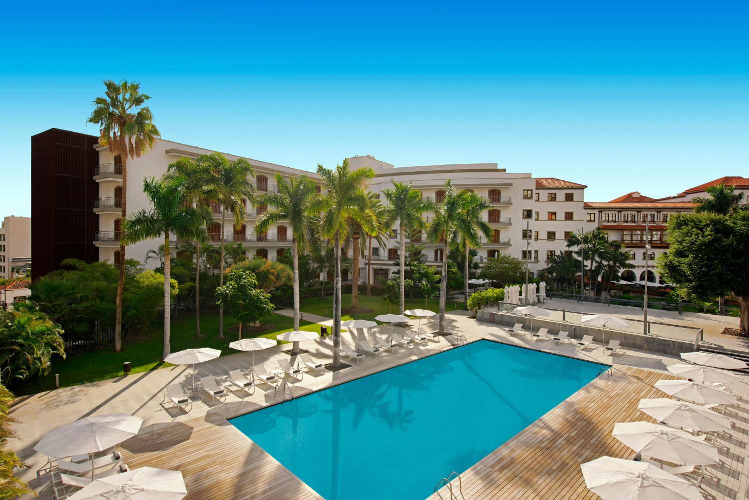 LiggingHet hotel Iberostar Heritage Grand Mencey is gelegen in een rustige woonwijk van Santa Cruz de Tenerife