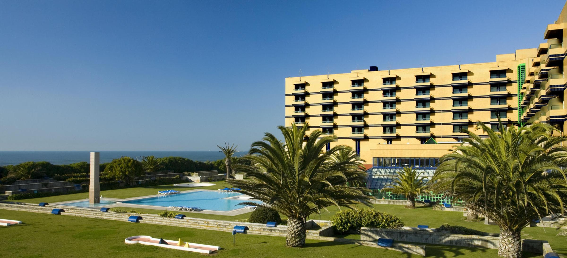 LiggingDit exclusieve strandhotel is zeer mooi gelegen aan zee in het noorden van Portugal