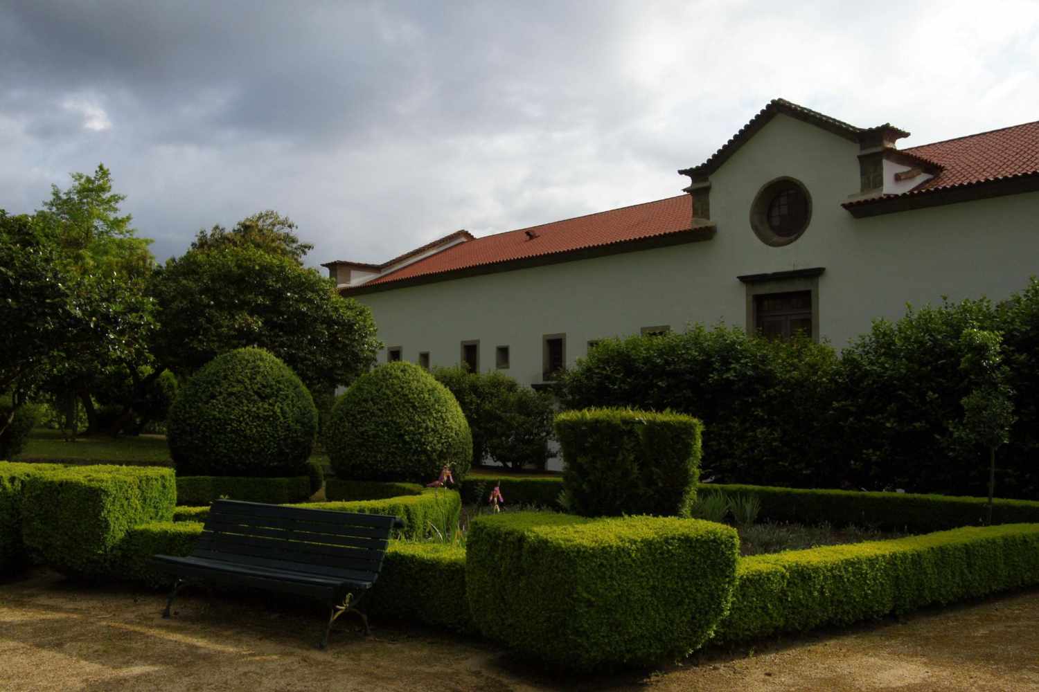 LiggingHet hotel bevindt zich op slechts 3 km van Guimarães (Sta Marinha)